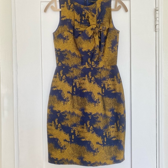 EUC Cynthia Steffe Shift Dress with Knot Detail - Picture 3 of 8